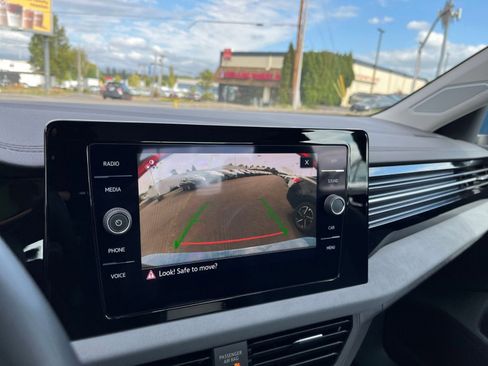 Used 2025 Volkswagen Jetta SE image 17