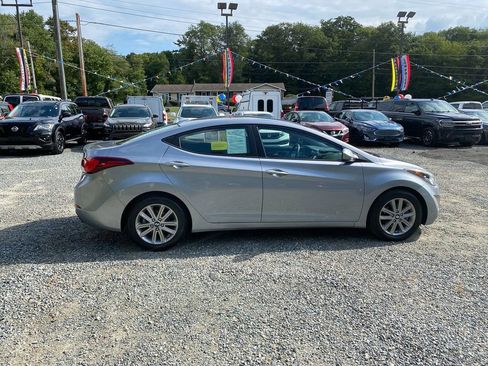 Used 2016 Hyundai Elantra SE w/ Option Group 02 image 4