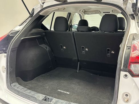 Used 2022 Nissan Kicks S FWD image 9