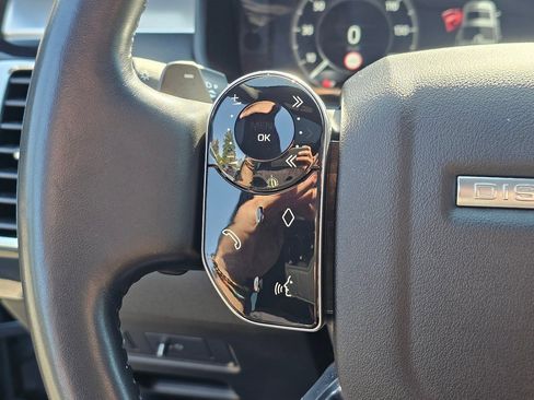 Used 2020 Land Rover Discovery Landmark image 38