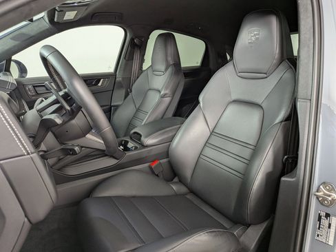 Certified 2025 Porsche Cayenne Turbo GT AWD/4WD image 5