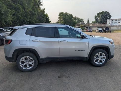 Used 2024 Jeep Compass Latitude w/ Convenience Group AWD/4WD image 10