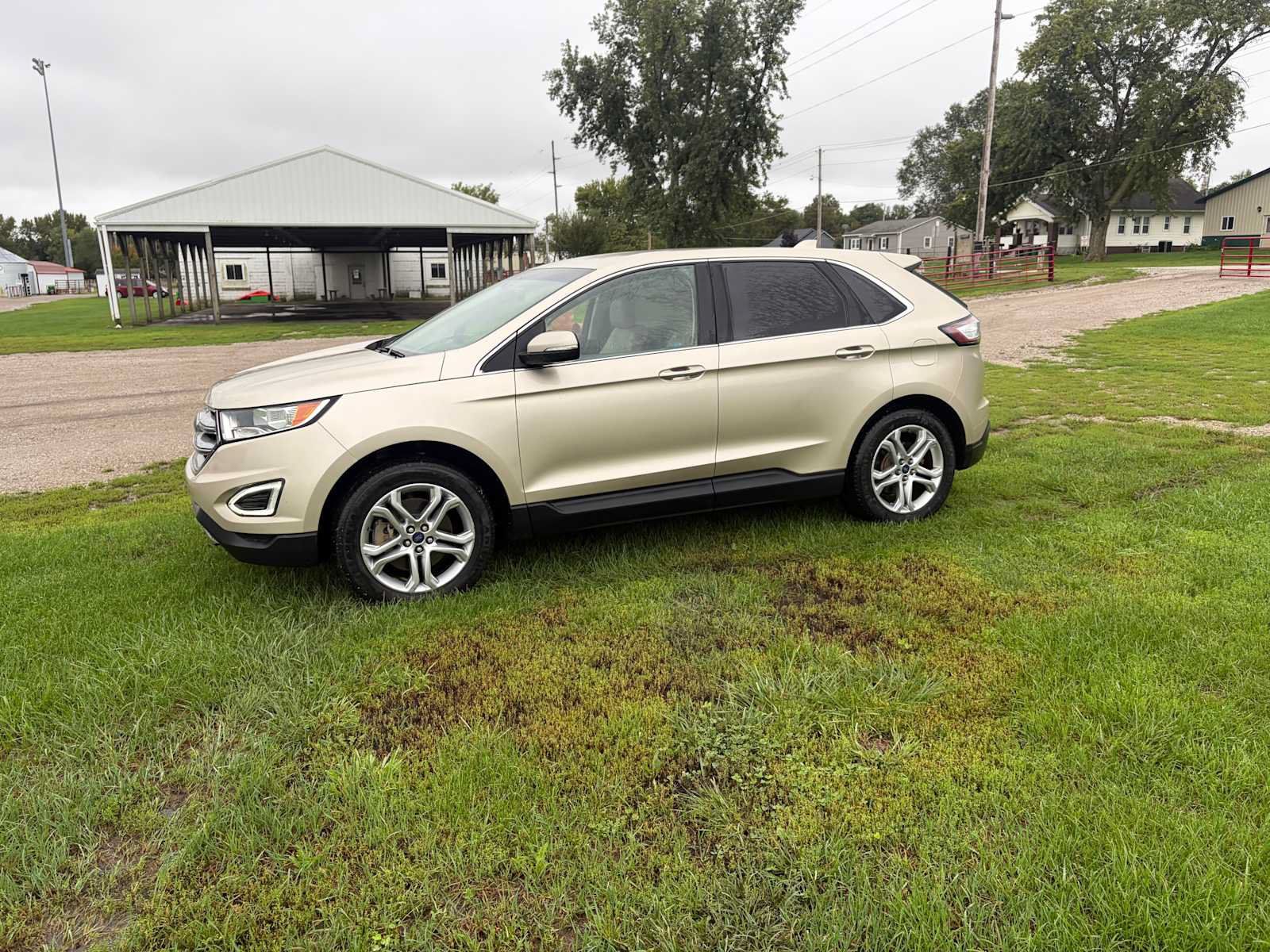 Used 2018 Ford Edge Titanium w/ Technology Package FWD image 2