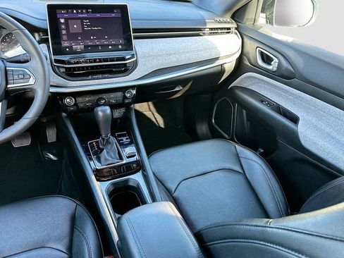 Used 2024 Jeep Compass Latitude image 21