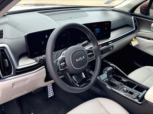 Certified 2024 Kia Sorento SX image 8