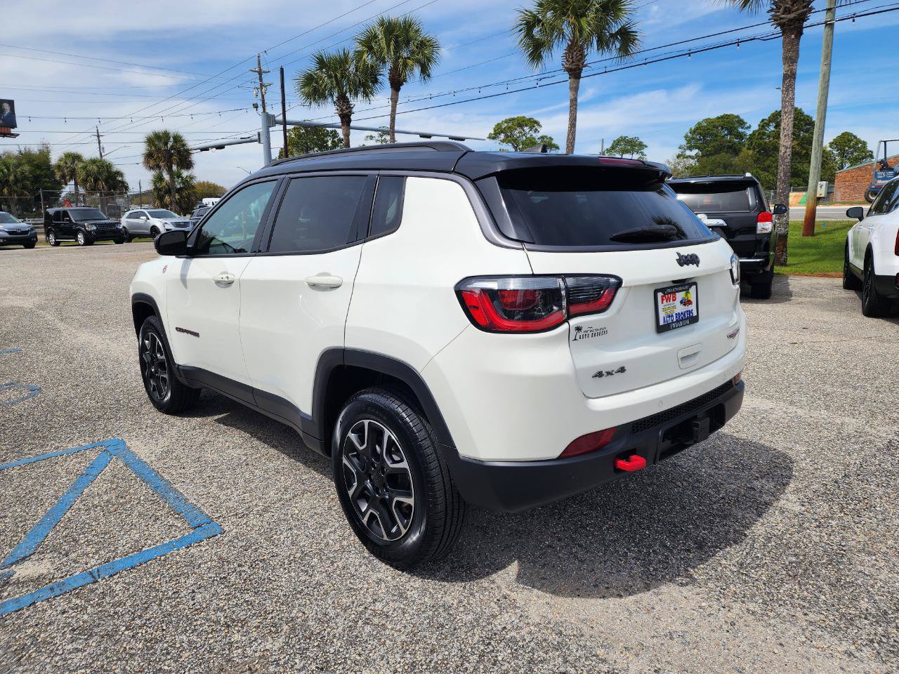 Used 2021 Jeep Compass Trailhawk w/ Sun and Sound Group AWD/4WD image 3