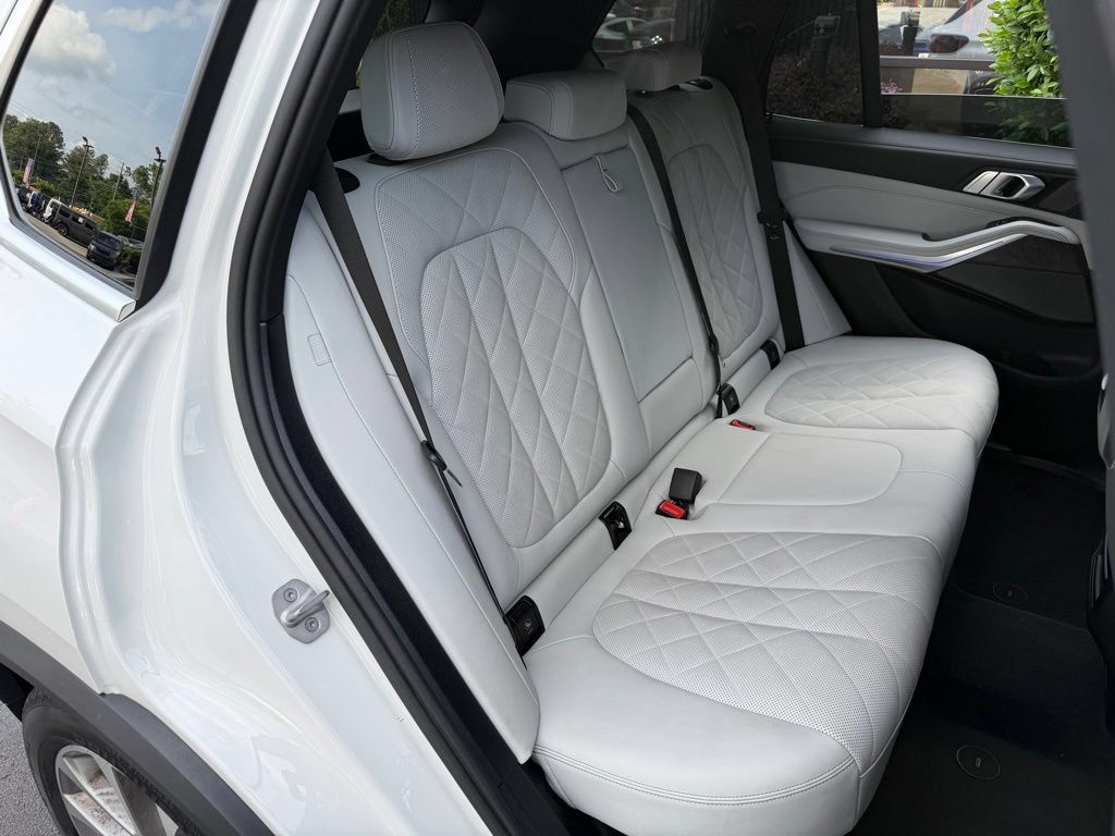 Used 2025 BMW X5 xDrive40i AWD/4WD image 40