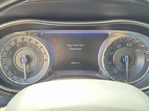 Used 2018 Chrysler 300 Limited RWD image 11