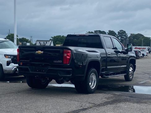 New 2026 Chevrolet Silverado 3500 High Country w/ High Country Premium Package AWD/4WD image 2