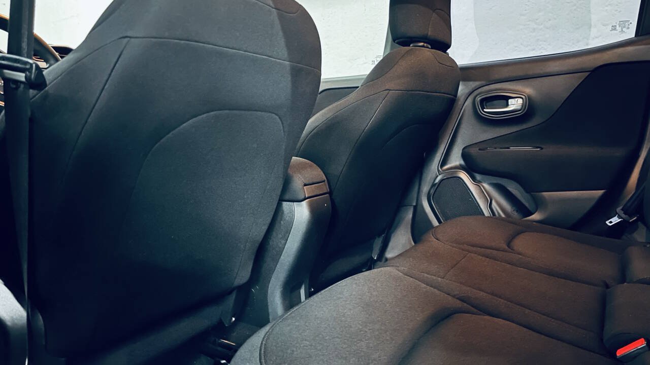 Used 2020 Jeep Renegade Sport w/ UConnect 7.0 Group FWD image 19