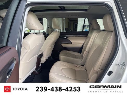 Used 2022 Toyota Highlander Platinum AWD/4WD image 19