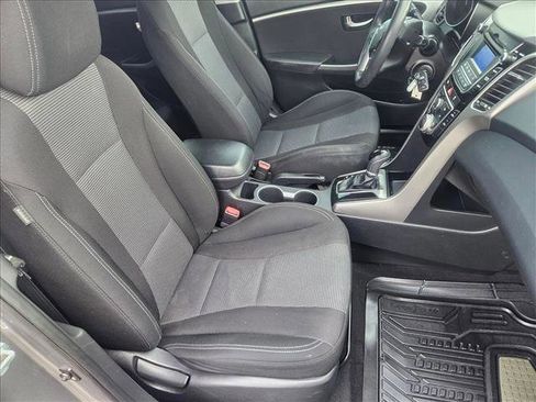 Used 2017 Hyundai Elantra GT image 19