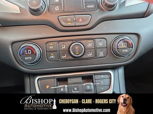Used 2024 GMC Terrain SLT w/ LPO, Floor Liner Package AWD/4WD image 5