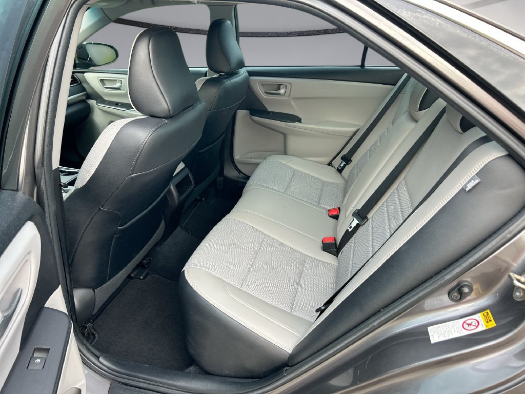 Used 2016 Toyota Camry SE FWD image 27