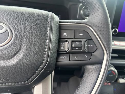 New 2026 Toyota 4Runner SR5 AWD/4WD image 18