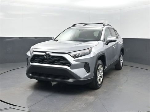 Used 2019 Toyota RAV4 LE image 1