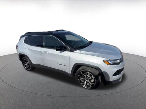 Used 2025 Jeep Compass Limited image 2