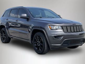 Used 2018 Jeep Grand Cherokee Altitude AWD/4WD video 1