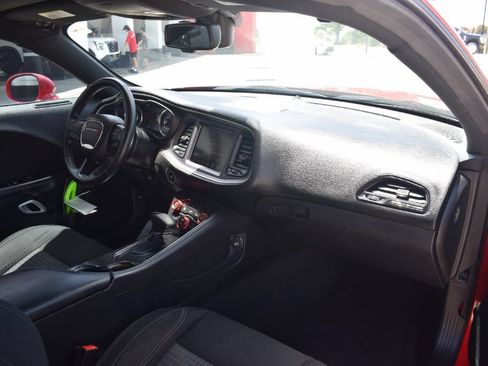 Used 2015 Dodge Challenger SXT w/ Driver Convenience Group RWD image 10