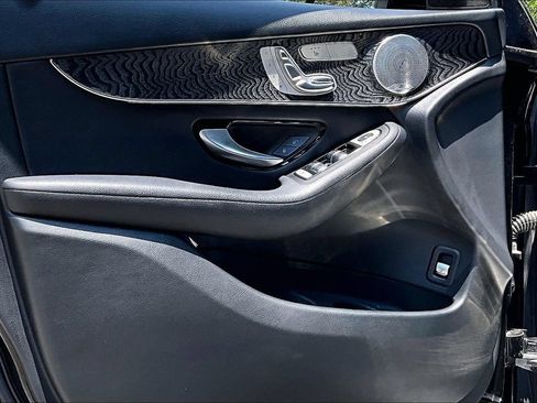 Used 2018 Mercedes-Benz GLC 300 4MATIC image 17