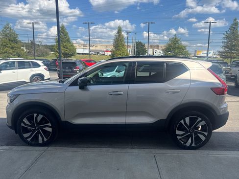 Used 2024 Volvo XC40 B5 Plus w/ Climate Package AWD/4WD image 6