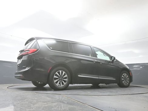 Used 2023 Chrysler Pacifica Limited image 24