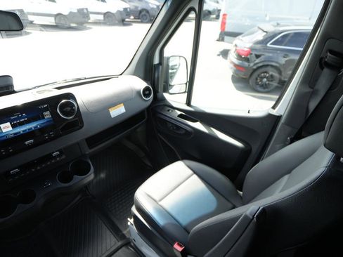 Used 2025 Mercedes-Benz Sprinter 2500 image 15