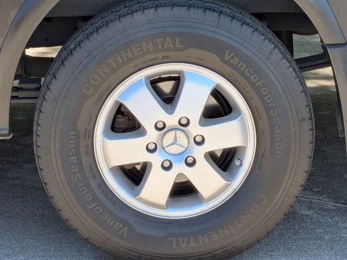 Used 2015 Mercedes-Benz Sprinter 2500 image 25