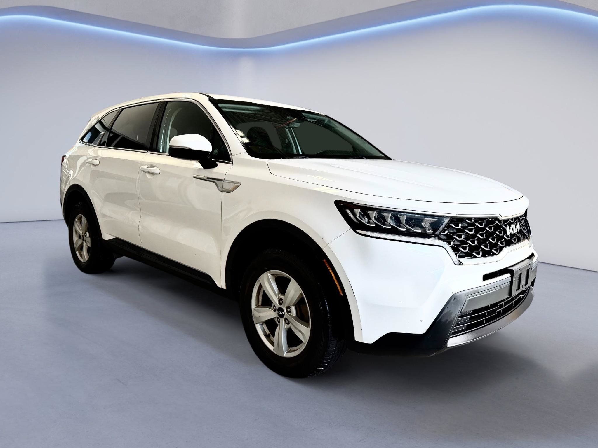 Used 2022 Kia Sorento LX AWD/4WD image 3