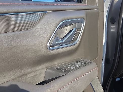 Used 2021 Chevrolet Tahoe RST w/ Luxury Package AWD/4WD image 17