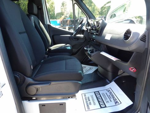 Used 2025 Mercedes-Benz Sprinter 2500 image 40
