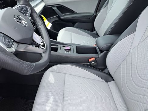 New 2026 Volkswagen Tiguan SE R-Line FWD image 16