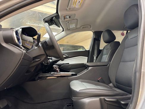 Used 2025 Chevrolet Trax LT FWD image 25