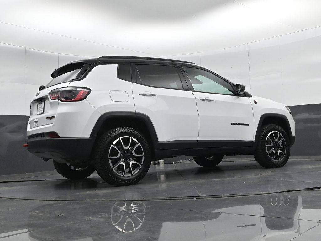 Used 2024 Jeep Compass Trailhawk AWD/4WD image 36