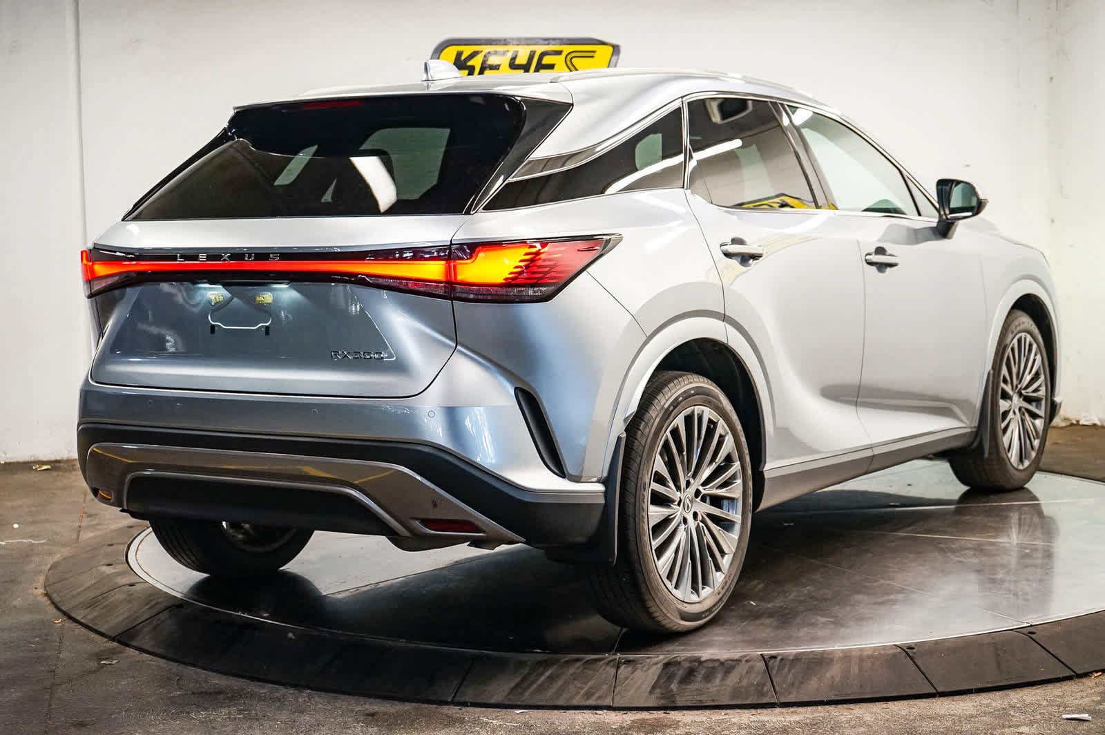 Used 2023 Lexus RX 350 FWD w/ Cold Area Package image 10