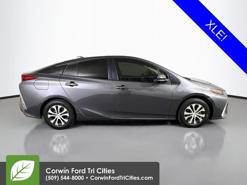Used 2021 Toyota Prius Prime XLE FWD image 18