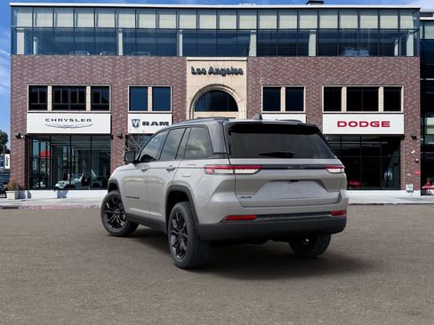 New 2025 Jeep Grand Cherokee Limited image 3