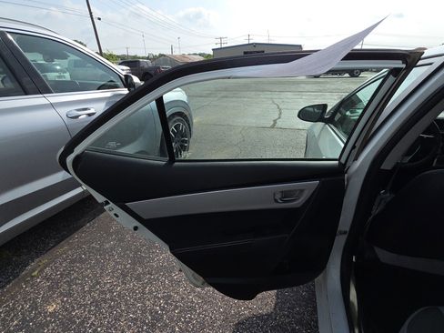 Used 2017 Toyota Corolla LE FWD image 12