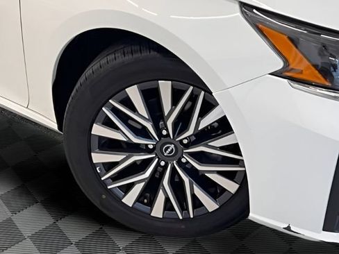 Used 2025 Nissan Altima 2.5 SV FWD image 22