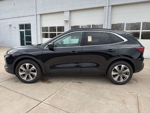 Used 2025 Ford Escape Platinum image 8