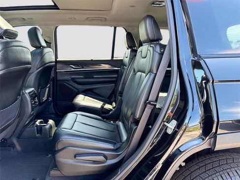 Used 2023 Jeep Grand Cherokee L Limited w/ Luxury Tech Group II RWD image 25