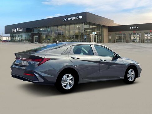 New 2026 Hyundai Elantra SE FWD image 8