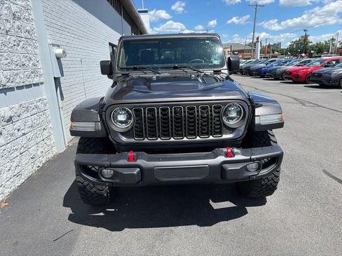Used 2024 Jeep Gladiator Rubicon AWD/4WD image 2