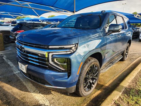 Used 2025 Chevrolet Tahoe LT RWD image 2