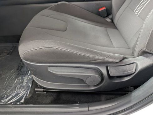 Used 2025 Hyundai Elantra SEL image 15