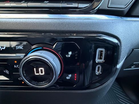 Used 2023 Chevrolet Silverado 1500 LT AWD/4WD image 29