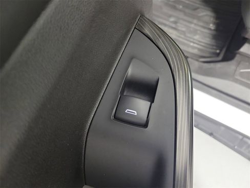 Used 2023 GMC Acadia SLT image 13