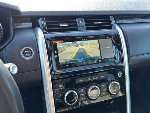 Used 2017 Land Rover Discovery HSE Luxury image 19