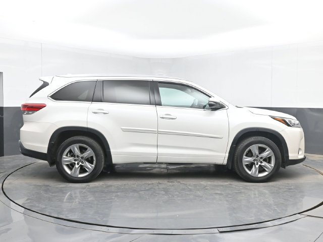 Used 2017 Toyota Highlander Limited AWD/4WD image 11