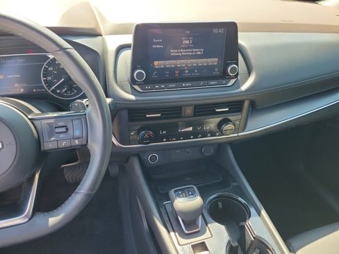 Certified 2023 Nissan Rogue SV w/ SV Premium B Package FWD image 19